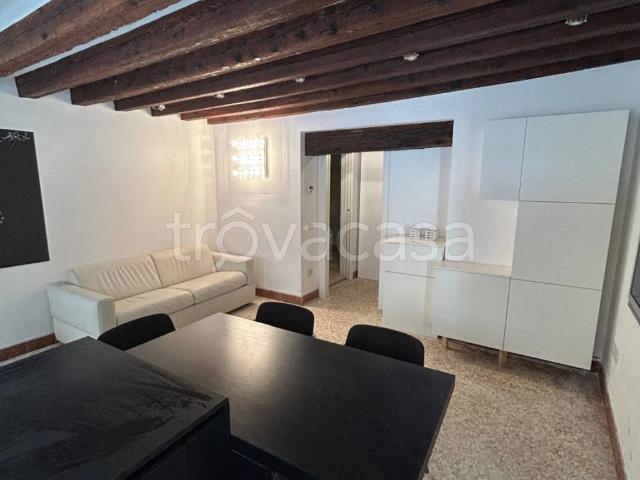 Appartamento in in affitto da privato a Venezia calle del Magazen, 2548/a, da privato, lavatrice, cucina a vista TrovaCasa
