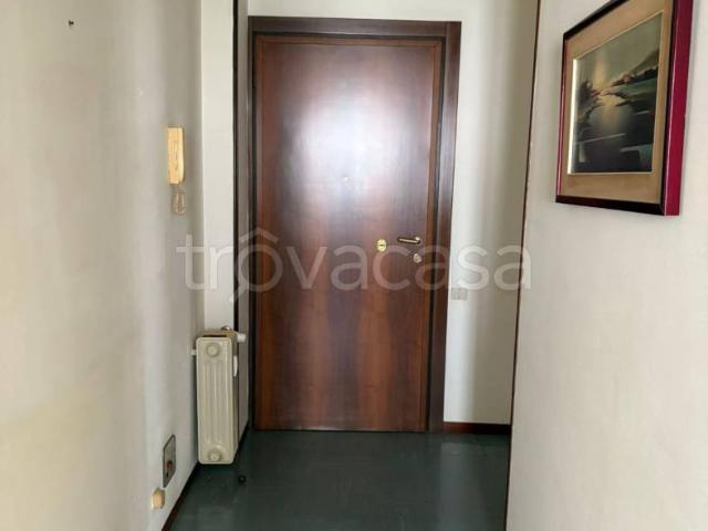 Appartamento in in affitto da privato a Verbania via Francesco Simonetta, 25, posto auto, da privato, ascensore TrovaCasa