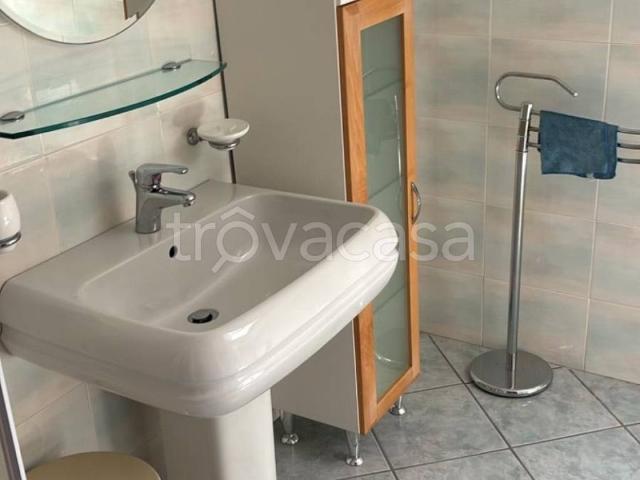 Appartamento in in affitto da privato ad Alba Adriatica via Maddalena, 12, da privato, cucina a vista, box doccia TrovaCasa