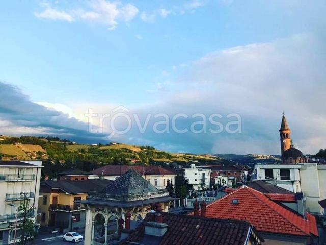 Appartamento in in affitto da privato ad Alba via Luigi Cadorna, 4, arredato, box, terrazzo TrovaCasa