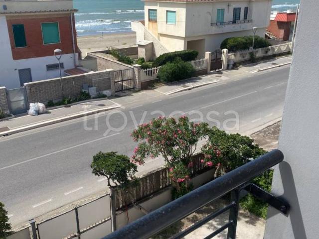 Appartamento in in affitto da privato ad Ardea lungomare degli Ardeatini, 340, da privato, fronte mare, ristrutturato TrovaCasa