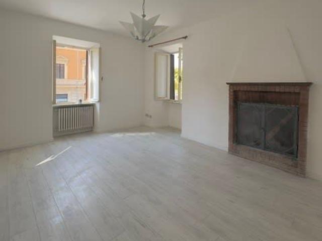Appartamento in Piazza Cavour 1, Bettona, PG