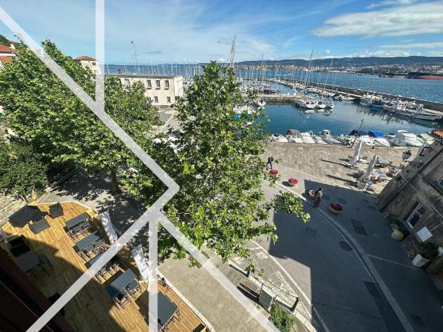 Appartamento in vendita a Muggia TS