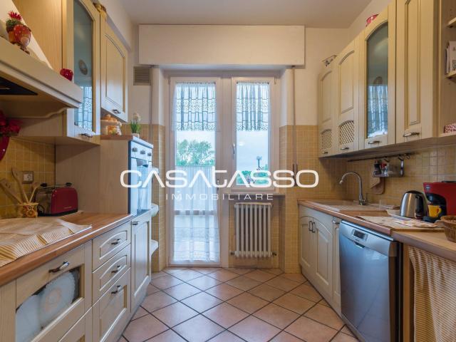 Appartamento in vendita a Macerata, VIA DEI VELINI