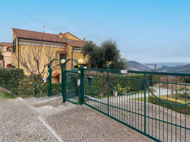 Appartamento in vendita a Magliolo SV