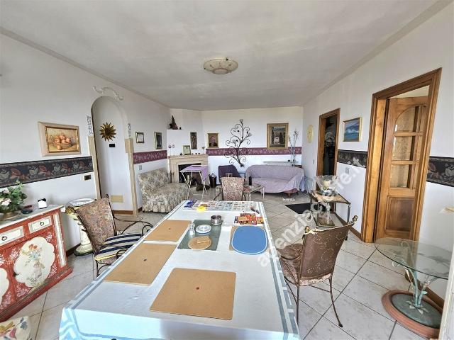 APPARTAMENTO in VENDITA a MASSA Massa di 6 vani