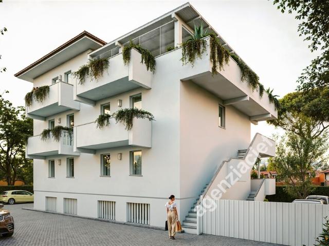 APPARTAMENTO in VENDITA a MASSA Marina di Massa di 4 vani