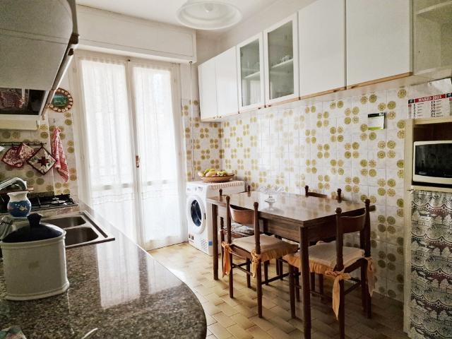 APPARTAMENTO in VENDITA a MASSA MARINA DI MASSA di 5 vani
