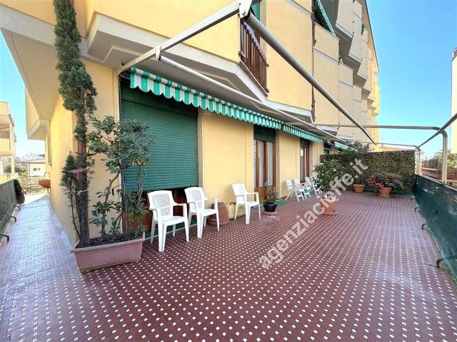 APPARTAMENTO in VENDITA a MASSA Marina di Massa di 5 vani