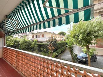 Appartamento in vendita a Ronchi Massa - Parcheggio auto