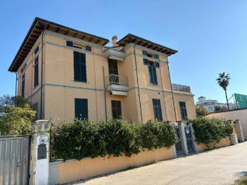 Appartamento in vendita a Marina di Massa