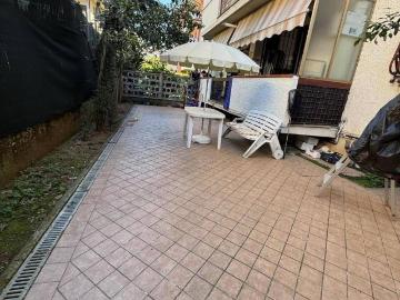 Appartamento in vendita a Via dei Gelsi Carrara - Giardino