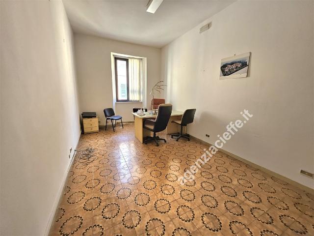 APPARTAMENTO in VENDITA a MASSA CENTRO STORICO di 4 vani