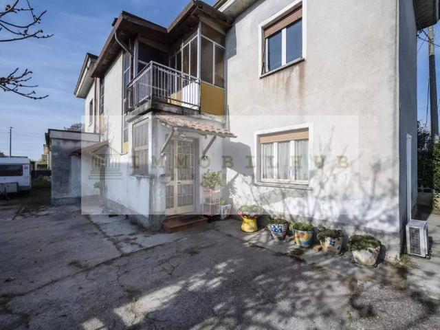 Villa in vendita a Mariano Comense CO