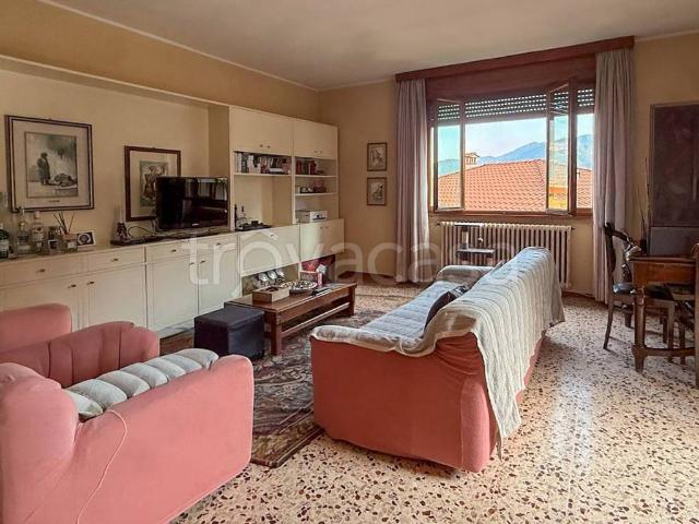 Appartamento in vendita a Menaggio via Luigi Cadorna