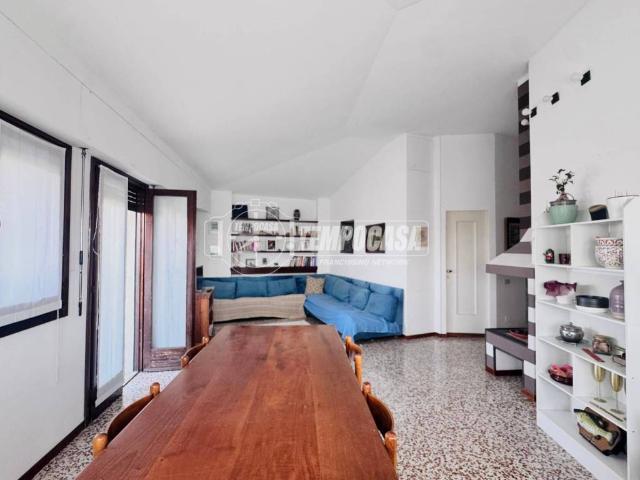 Appartamento in vendita a Merate LC