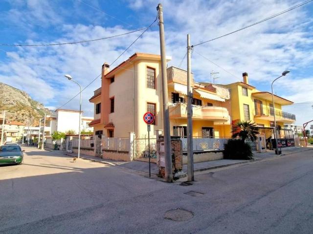Appartamento in vendita a Mondragone CE