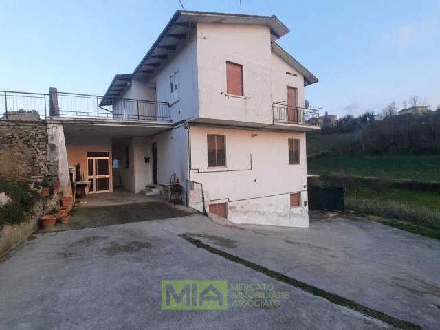 Appartamento in vendita a Monsampietro Morico, Campagna