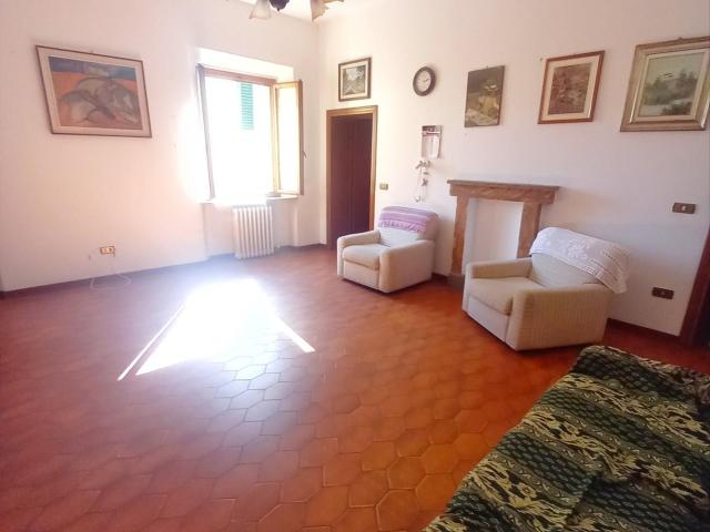 Appartamento in vendita a Montaione, in buono stato Rif. 2. 132m² Montaione
