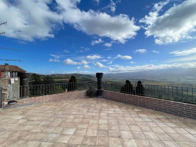 Appartamento in vendita a Montalcino SI