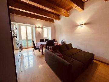 Appartamento in vendita a Montano Lucino CO