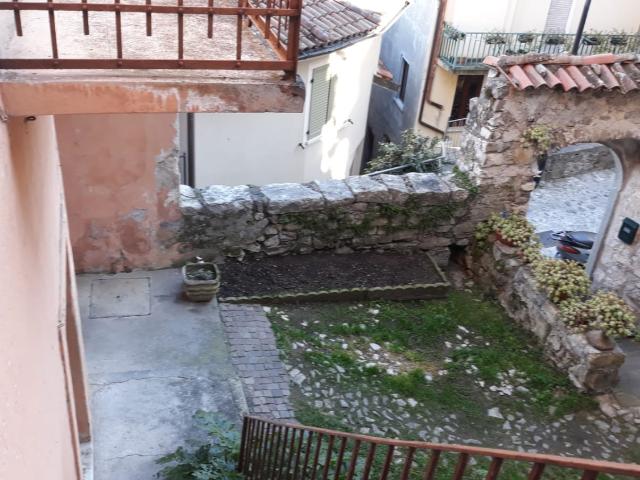 APPARTAMENTO in VENDITA a MONTE ISOLA di 6 vani