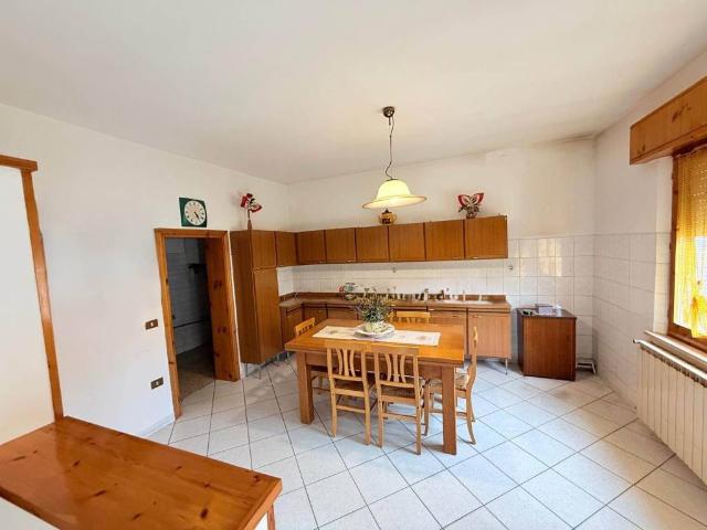 Appartamento in vendita a Montecalvo in Foglia PU