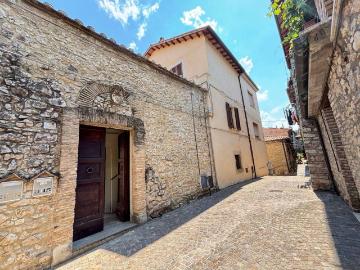 Appartamento in vendita a Montebuono RI