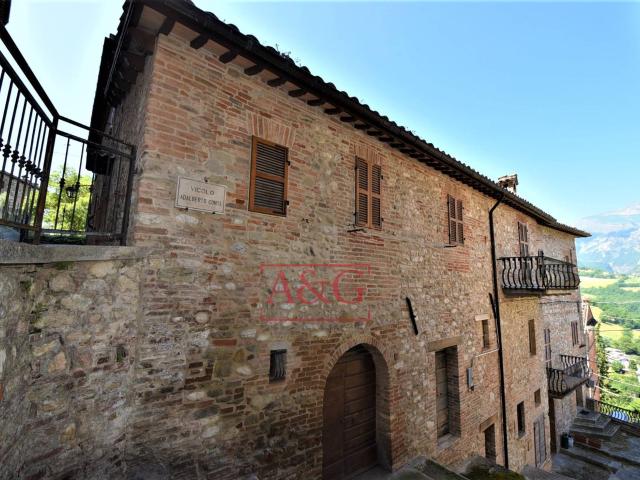 Appartamento in vendita a Montefortino, Centro Storico