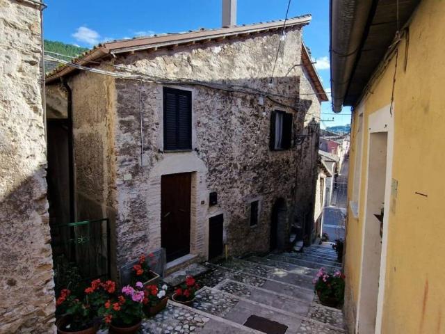 Appartamento in vendita a Montenero Sabino RI