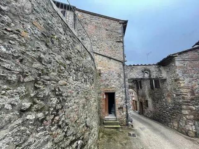 Appartamento in vendita a Monticiano SI