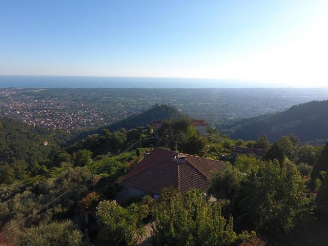 Villa in vendita a Montignoso