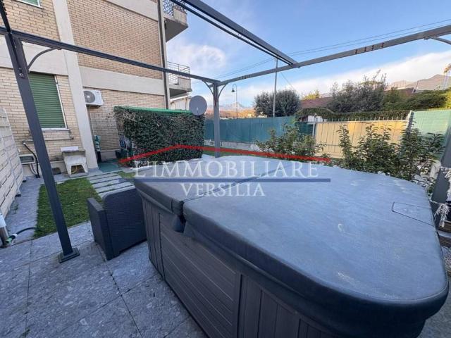 Appartamento in vendita a Montignoso MS
