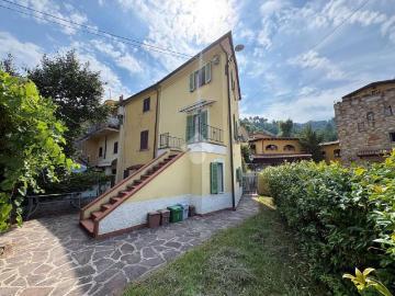 Appartamento in vendita a Montignoso MS