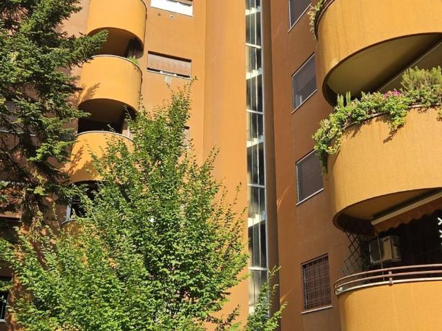 Appartamento in vendita a Monza MB