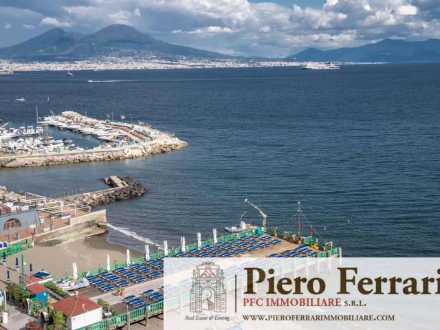 Appartamento in vendita a Napoli