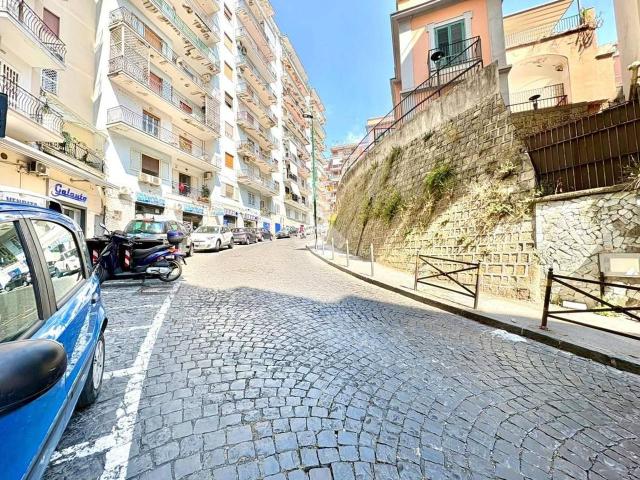 Appartamento in vendita a Napoli