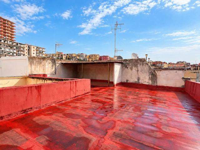 Appartamento in vendita a Napoli