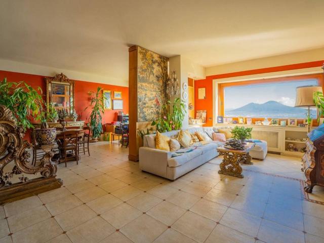 Appartamento in vendita a Napoli