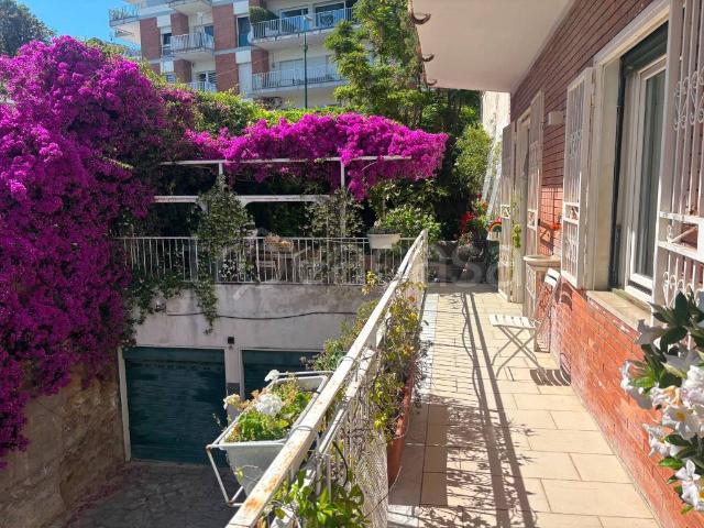 Appartamento in vendita a Napoli via Gneo Nevio, Posillipo