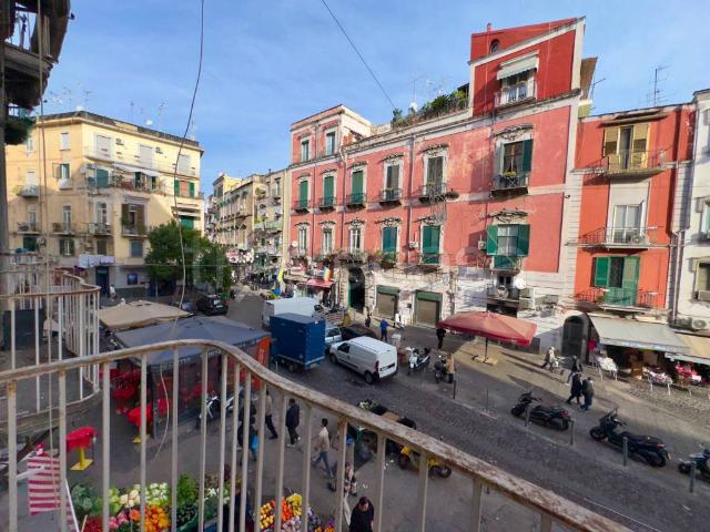 Appartamento in vendita a Napoli via dei Vergini, 27, Sanità
