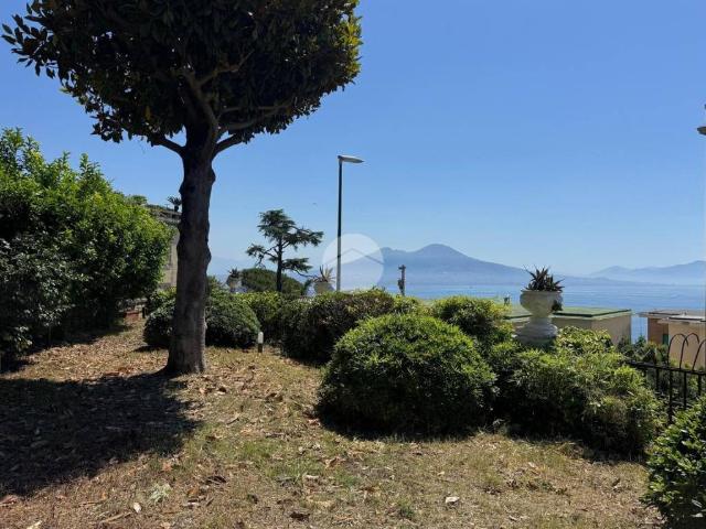 Appartamento in vendita a Napoli via orazio, 159, Posillipo