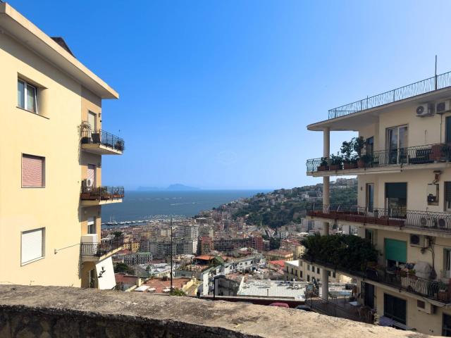 Appartamento in vendita a Napoli, Vomero 205m² Napoli