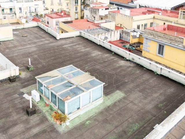 Appartamento in vendita a Napoli, Centro storico 150m² Napoli