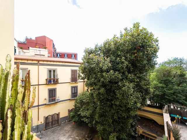Appartamento in vendita a Napoli, Chiaia 225m² Napoli