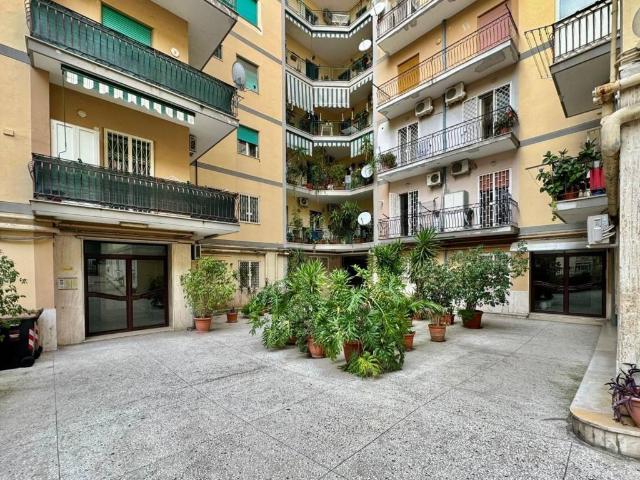 Appartamento in vendita a Napoli NA