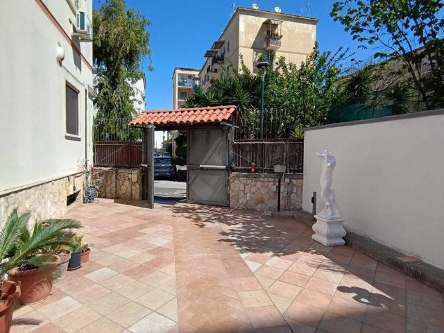 Appartamento in vendita a Napoli NA