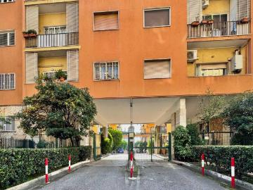 Appartamento in vendita a Napoli NA