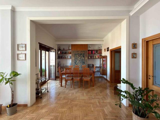 Appartamento in vendita a Napoli NA