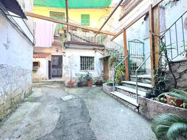 Appartamento in vendita a Napoli NA